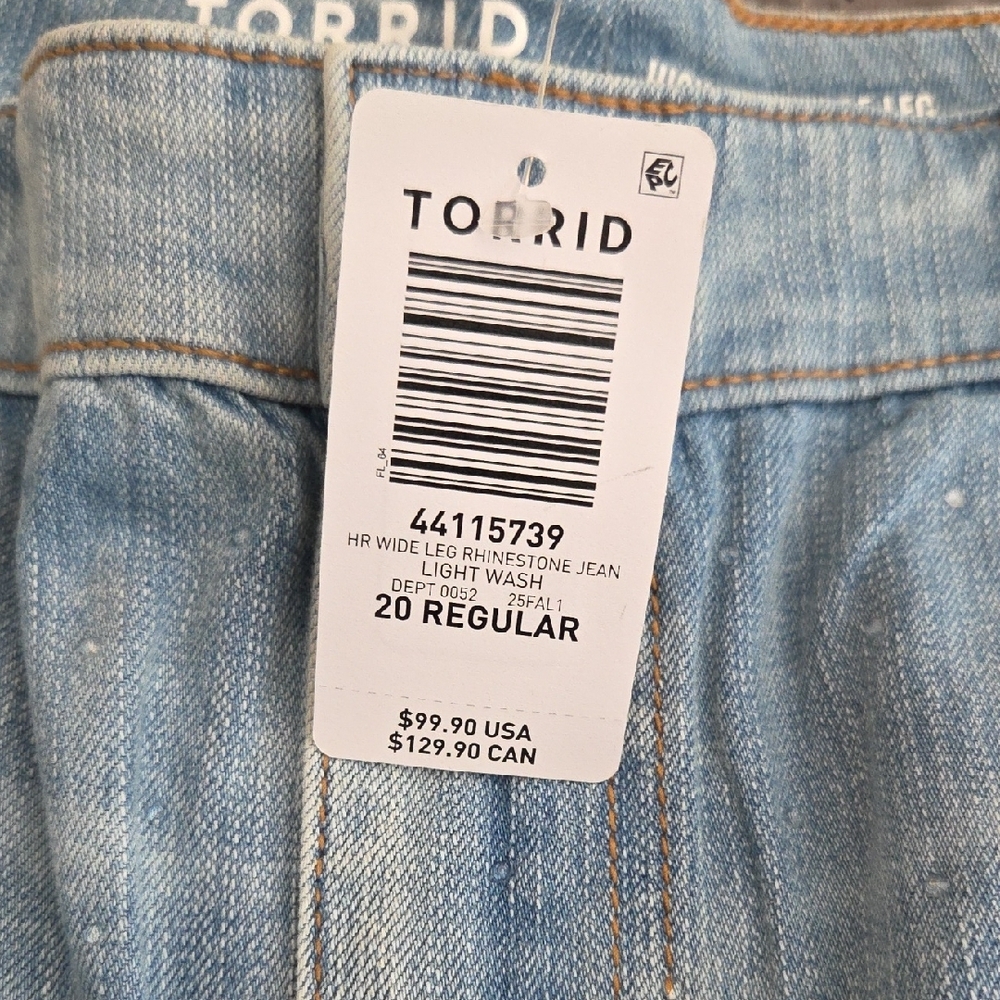 torrid Light Wash Women’s Wide Leg Jeans - Picture 2 of 4